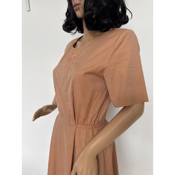 70's Burberrys Tan day dress Embroidered Crest, boulton zip & size tab small - Picture 5 of 17